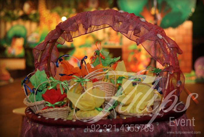 jungle-birthday-party-theme-ideas-tulips-event-21