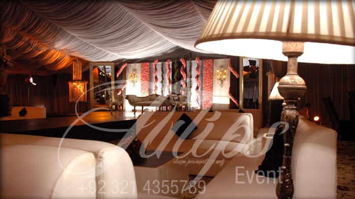 pakistani-baraat-floral-stage-decoration-tulipsevent-01