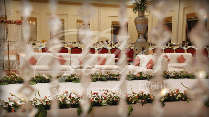 pakistani-wedding-floral-stage-decoration-tulipsevent-01