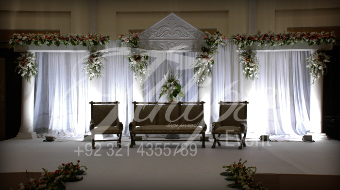 pakistani-wedding-floral-stage-decoration-tulipsevent-07