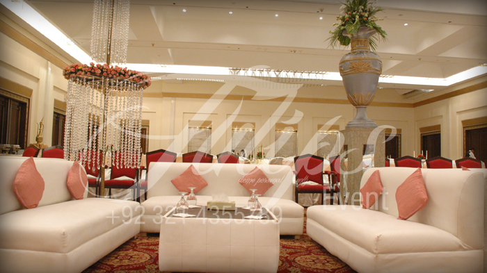 pakistani-wedding-floral-stage-decoration-tulipsevent-12