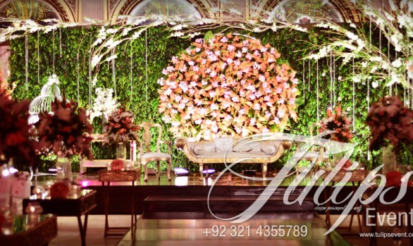 awesome-Green-wedding-theme-stage-setup-design-in-Pakistan-14