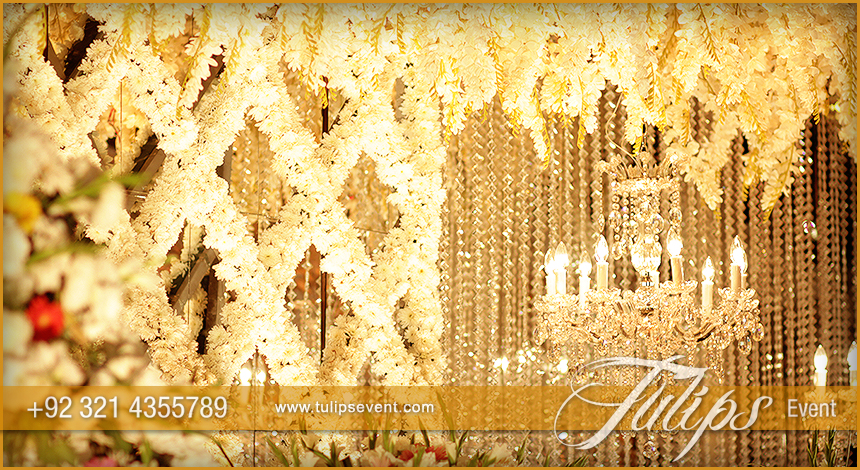 Gold-theme-baraat-stage-setup-2015-in-Pakistan-13