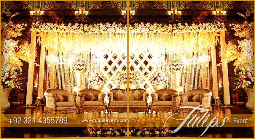 Gold-theme-baraat-stage-setup-2015-in-Pakistan-7