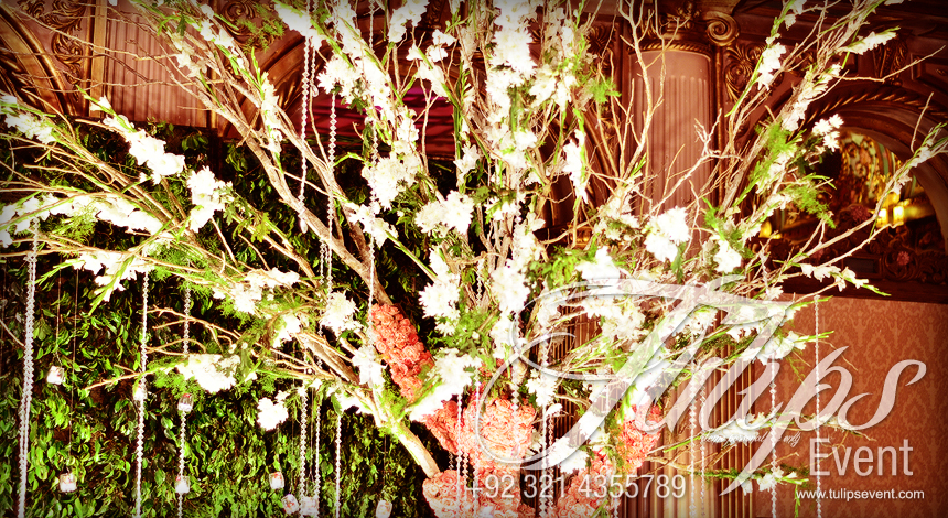 awesome-Green-wedding-theme-stage-setup-design-in-Pakistan-9