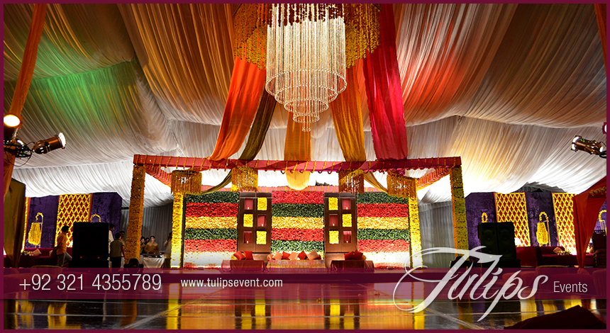 fabulous-Mehndi-Stage-Design-photos-in-Lahore-Pakistan-03