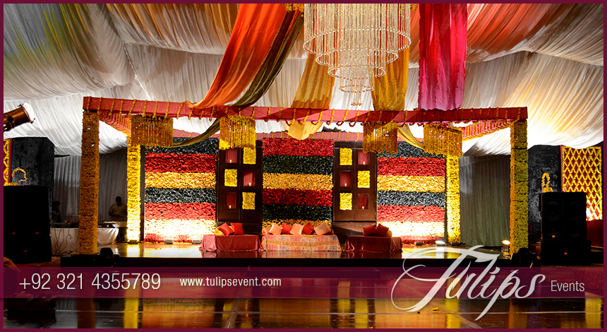 fabulous-Mehndi-Stage-Design-photos-in-Lahore-Pakistan-11