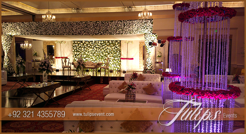 golden-baraat-stage-function-flowering-ideas-in-Pakistan-08
