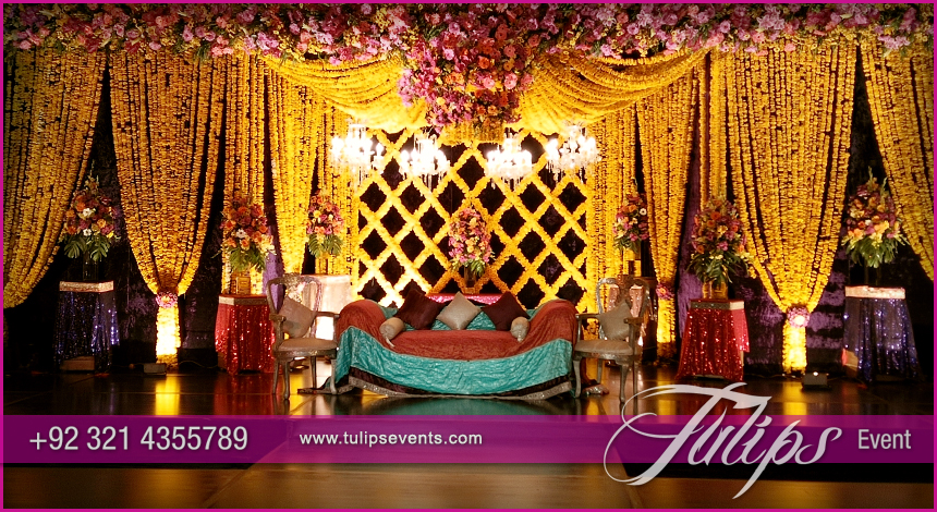 Grand-Wedding-Mehendi-Stage-decoration-ideas-in-Pakistan-09