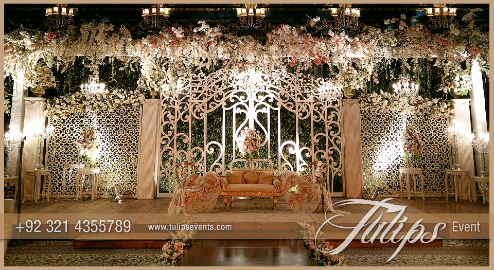Fairy-wedding-gate-stage-design-ideas-in-Pakistan-16