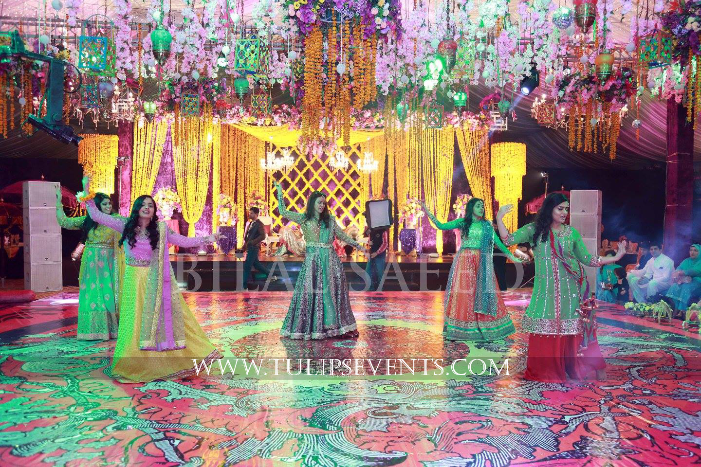 Enchanted-mehndi-stage-dance-floor-roof-decoration-ideas-in-Pakistan-2-1