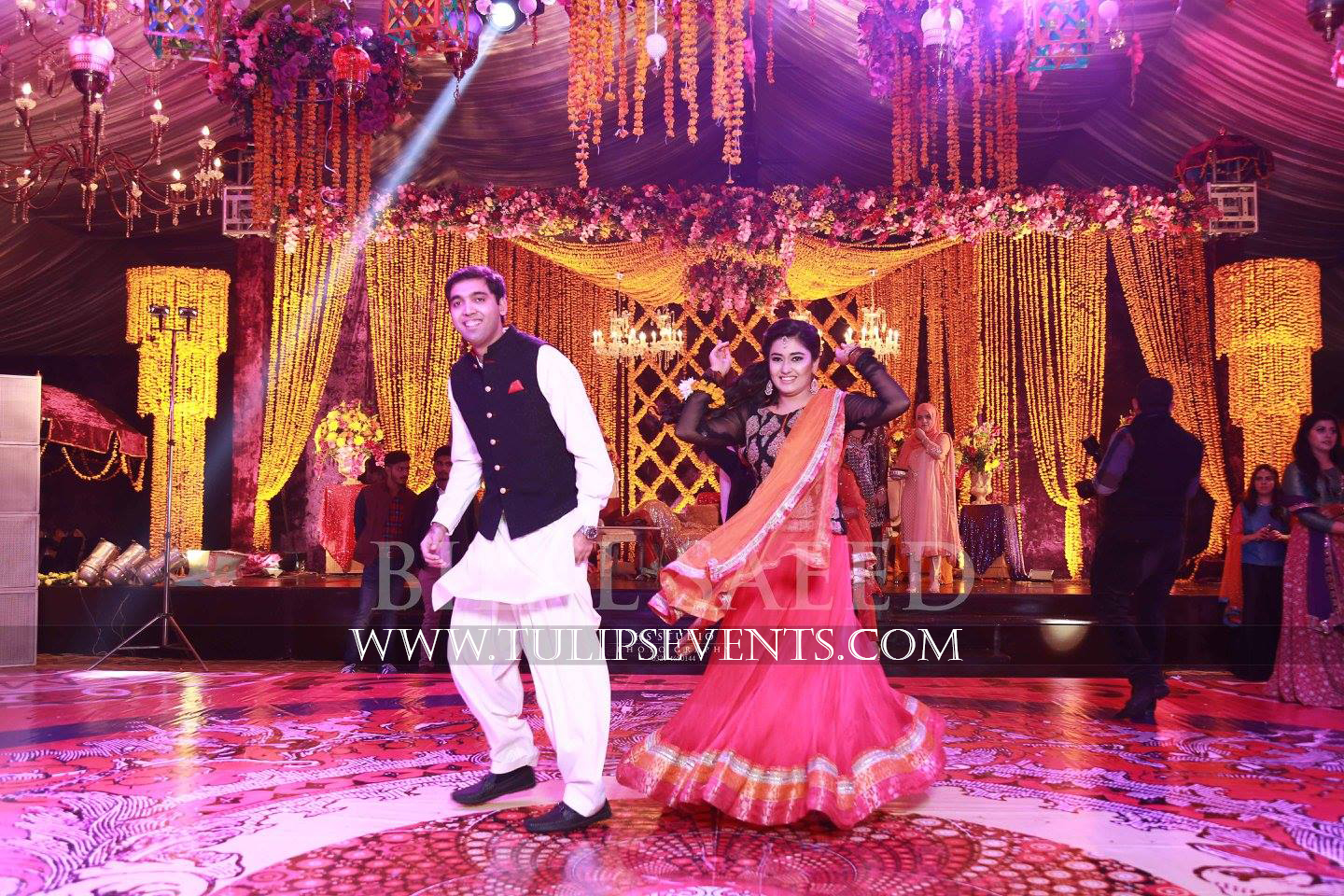 Enchanted-mehndi-stage-dance-floor-roof-decoration-ideas-in-Pakistan-6