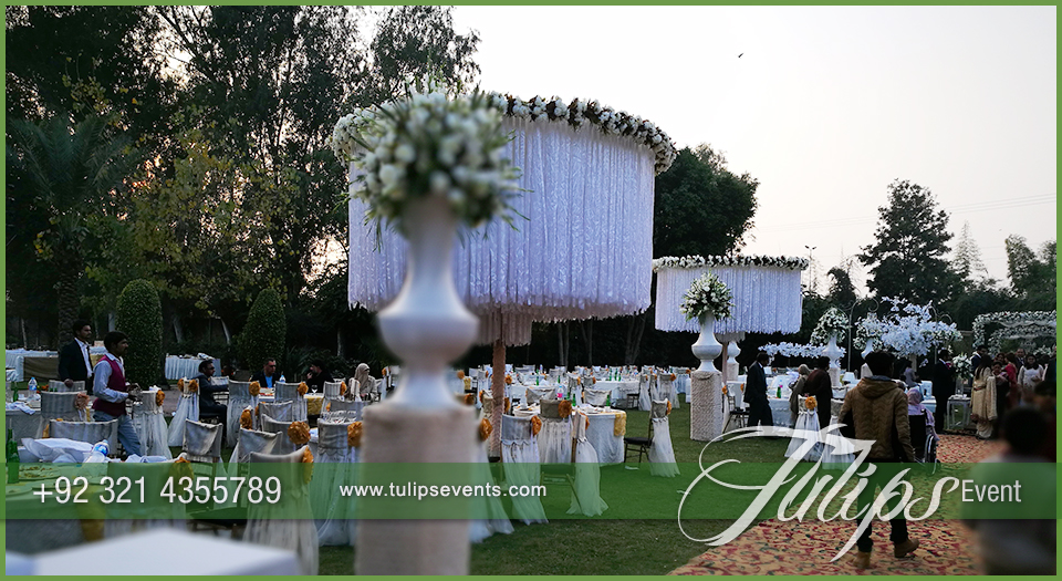 Outdoor-Wedding-Reception-daylight-decor-ideas-in-Pakistan-36