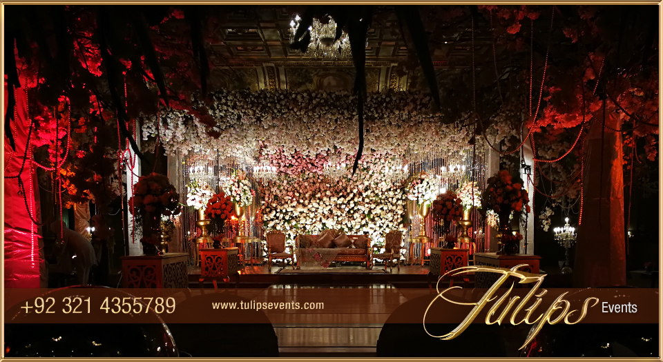Best-Pakistani-Wedding-Stage-Walima-Decoration-Setup-Ideas-10