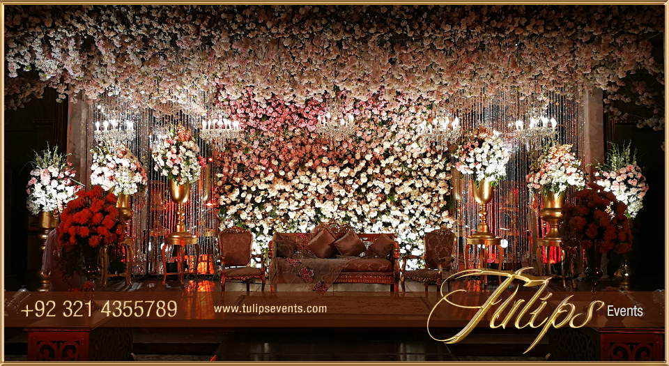 Best-Pakistani-Wedding-Stage-Walima-Decoration-Setup-Ideas-5