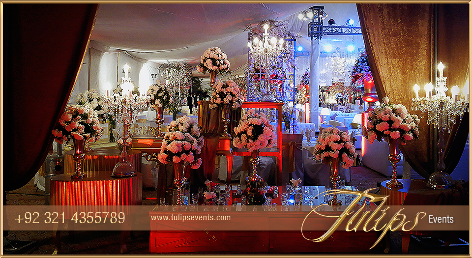 White-Gold-Pakistani-Reception-Stage-Decor-setup-ideas-09