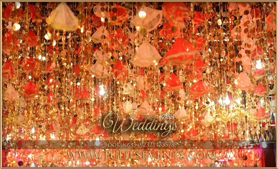 Amazing-Pakistani-wedding-Mehndi-stage-decoration-ideas-5