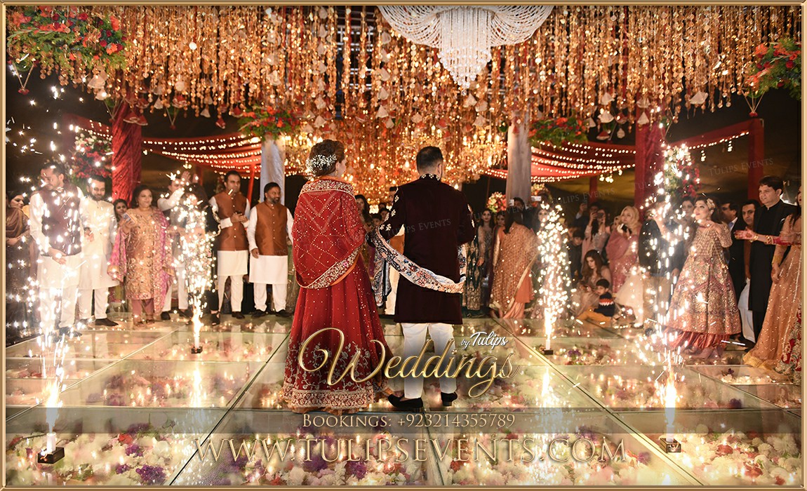 Amazing-Pakistani-wedding-Mehndi-stage-decoration-ideas-7