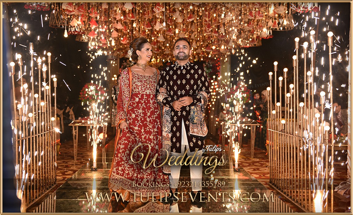 Amazing-Pakistani-wedding-Mehndi-stage-decoration-ideas-8